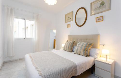El Ejido Apartment | Holidays2Malaga Carrera Capuchinos Free parking Aircon Downtown