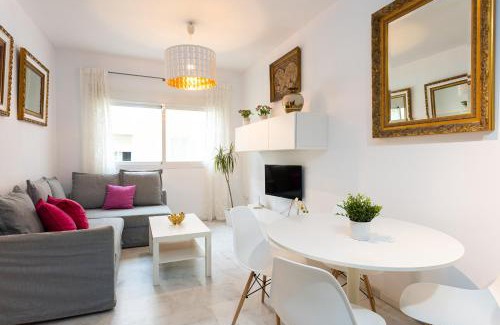El Ejido Apartment | Holidays2Malaga Carrera Capuchinos Free parking Aircon Downtown