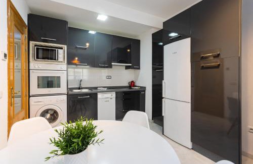 El Ejido Apartment | Holidays2Malaga Carrera Capuchinos Free parking Aircon Downtown