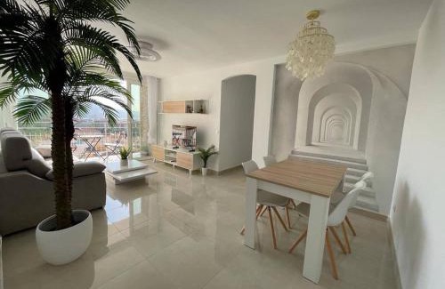 Carretera de Cadiz Apartment | Holidays2Malaga Princesa 3 dormitorios, vistas al mar y montaña, terraza y a 200m a la playa