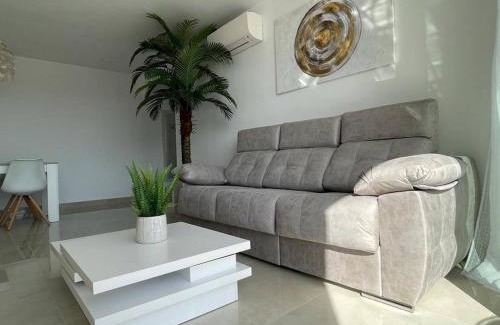 Carretera de Cadiz Apartment | Holidays2Malaga Princesa 3 dormitorios, vistas al mar y montaña, terraza y a 200m a la playa