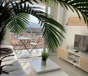 Carretera de Cadiz Apartment | Holidays2Malaga Princesa 3 dormitorios, vistas al mar y montaña, terraza y a 200m a la playa