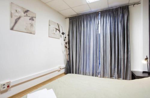Sant Antoni Hostel | HolidaysBCN Rooms