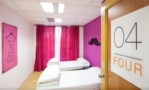 Sant Antoni Hostel | HolidaysBCN Rooms