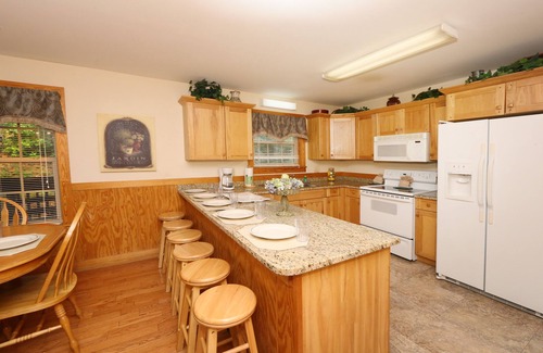 Pigeon Forge Ski Chalet | Holly Grove 1 - Three Bedroom Chalet