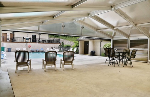 Pigeon Forge Ski Chalet | Holly Grove 1 - Three Bedroom Chalet