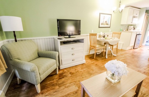West Yarmouth Apartment | Holly Tree Resort