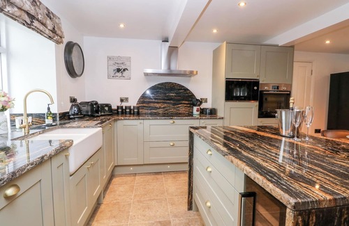 Leek Cottage | Hollydale