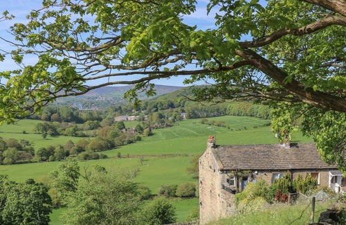 Honley Cottage | HOLMDALE COTTAGE, family friendly in Netherton, Yorkshire