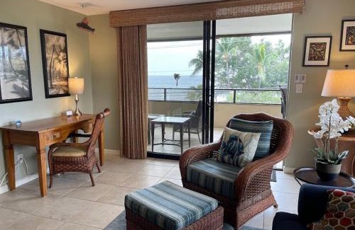 Kailua-Kona House | Holualoa Bay Villas 207 by Casago Kona - Huge Wraparound Deck to Enjoy