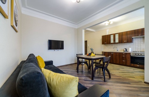 Zakharova-Pulikhova Apartment | Home Apart Prospekt Nezavismosti