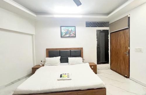 Nizamuddin East Hotel | Home Stay Near Nizamuddin Railway Station