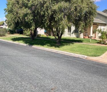 Swan Hill House | HOME STAY on HIGH King Bed - Private Home with Private Bathroom