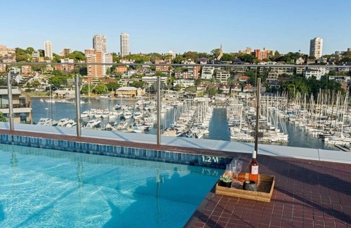 Elizabeth Bay Apartment | Home with a View + Pool and Roof Terrace Garden