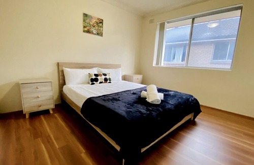 Homebush Apartment | Homebush West APT Perfect location+Wifi+Parking