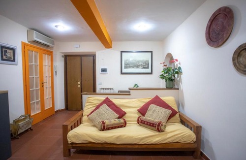 Monti Apartment | HomeHouse Serpenti - Colosseum - Rione Monti
