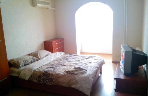 Dniprovs'kyi District Apartment | Homelike flat near the IEC on Levoberezhnaya