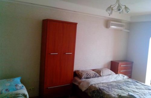 Dniprovs'kyi District Apartment | Homelike flat near the IEC on Levoberezhnaya