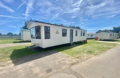 Clacton-on-Sea House | Homely 8 Berth Caravan At Highfield Grange In Essex Ref 26445Ba