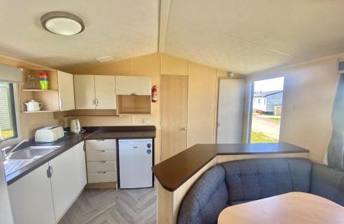 Clacton-on-Sea House | Homely 8 Berth Caravan At Highfield Grange In Essex Ref 26445Ba