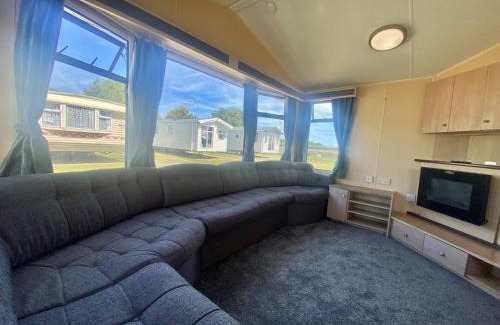 Clacton-on-Sea House | Homely 8 Berth Caravan At Highfield Grange In Essex Ref 26445Ba