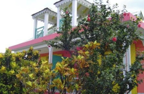 Sainte-Rose House | Homerez - Charming house in Sainte-Rose with pool