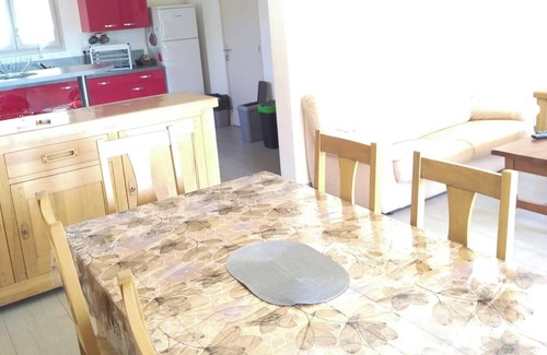 Nant House | Homerez - Welcoming house in Nant with shared pool