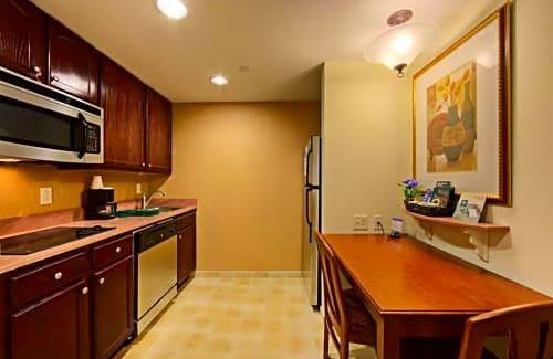 East Rutherford Hotel | Homewood Suites by Hilton East Rutherford - Meadowlands, NJ