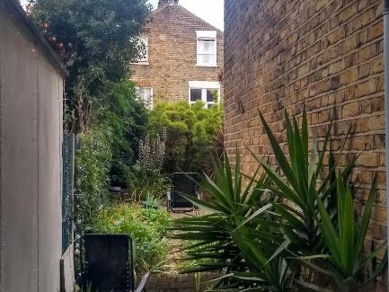 Lambeth Bed & Breakfast | Homey, warm & welcoming room.