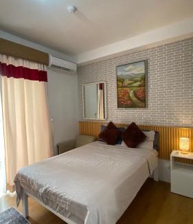 Poblacion District Apartment | Honey's Staycation