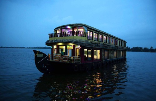 Alappuzha Boat Rental | Honeymoon Boathouse