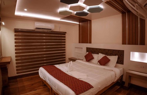 Alappuzha Boat Rental | Honeymoon Boathouse