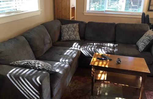 Regional District of Nanaimo House | Honeysuckle Hideaway - Beautiful 1 bedroom with additional bunk beds