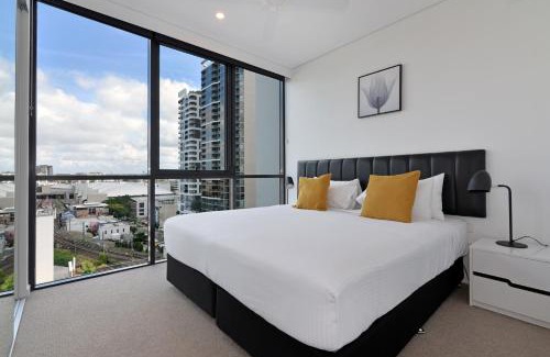South Brisbane Apartment | Hope Street Apartments by CLLIX