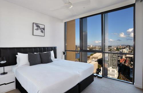 South Brisbane Apartment | Hope Street Apartments by CLLIX