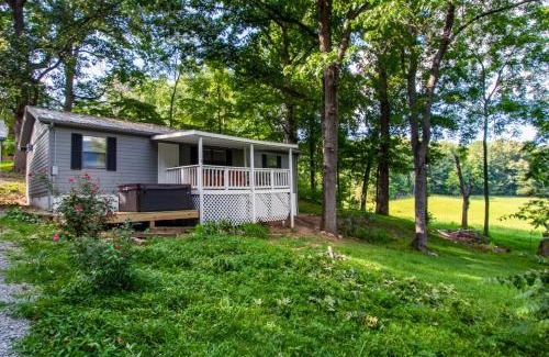 Sevierville House | Hopp On Inn Secluded 3BR Home