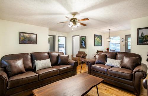Sevierville House | Hopp On Inn Secluded 3BR Home