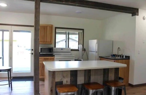 Rapid City Cabin | Horse Creek Resort - Cabin 6