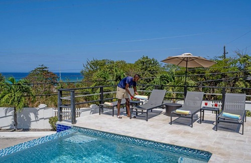 IronShore Estates Apartment | Hospitality Expert NCB4: Pool, Beach & Chef