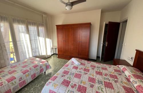 Sant Feliu de Guixols Hostel | Hostal Zurich