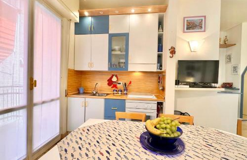 Finale Pia Apartment | Hostdomus - Navy Suite