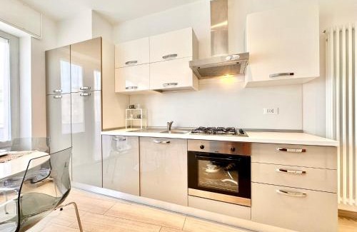 Finale Pia Apartment | Hostdomus - White and Sea Suite