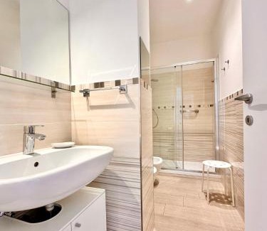Finale Pia Apartment | Hostdomus - White and Sea Suite
