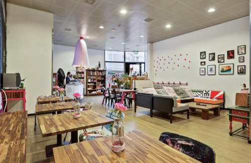 Bijlmer-Centrum Hostel | Hostelle - women only hostel Amsterdam