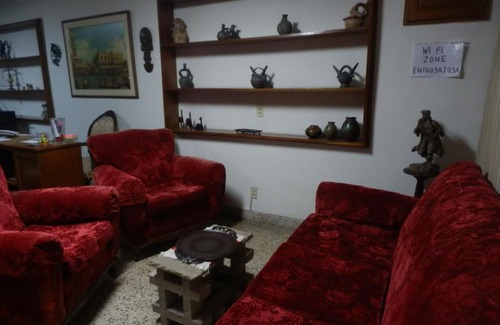 La Victoria House | HOSTING HOUSE & HOME
