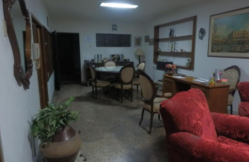 La Victoria House | HOSTING HOUSE & HOME