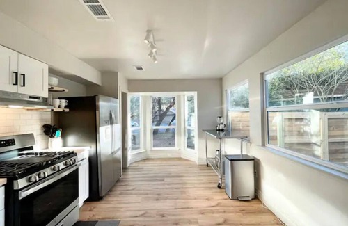 Milwood House | *hot tub Chic Domain 4 BR + foosball |2 homes