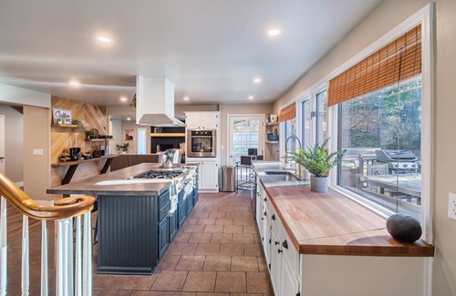 Hawley Cabin | Hot Tub, Firepit, 2-King Bed Suites, Game Room, Coffee Bar, BBQ, WIFI 200 +mbps