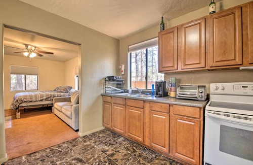 Pinetop Cottage | Hot Tub Hideaway in Pinetop: Bring Your Pet!
