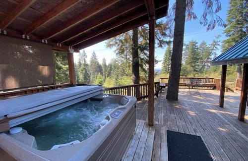 Ashland Cabin | Hot Tub! Quiet Comfy Cabin at Hyatt Lake 44